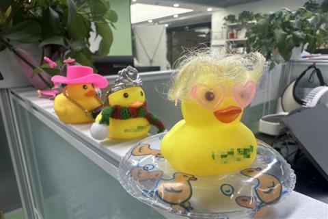 这些没用的小东西 正成为年轻人的“续命神器”(图1)