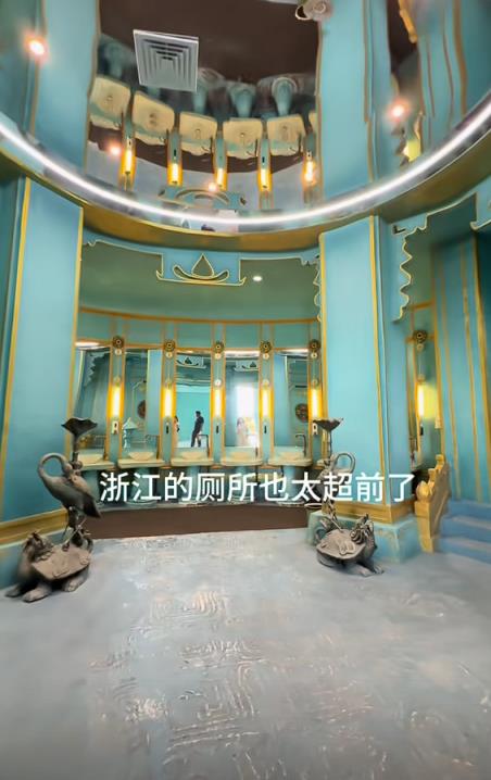 哪吒来了都分不清！浙江湖州景区一厕所高度还原玉虚宫引惊叹(图2)
