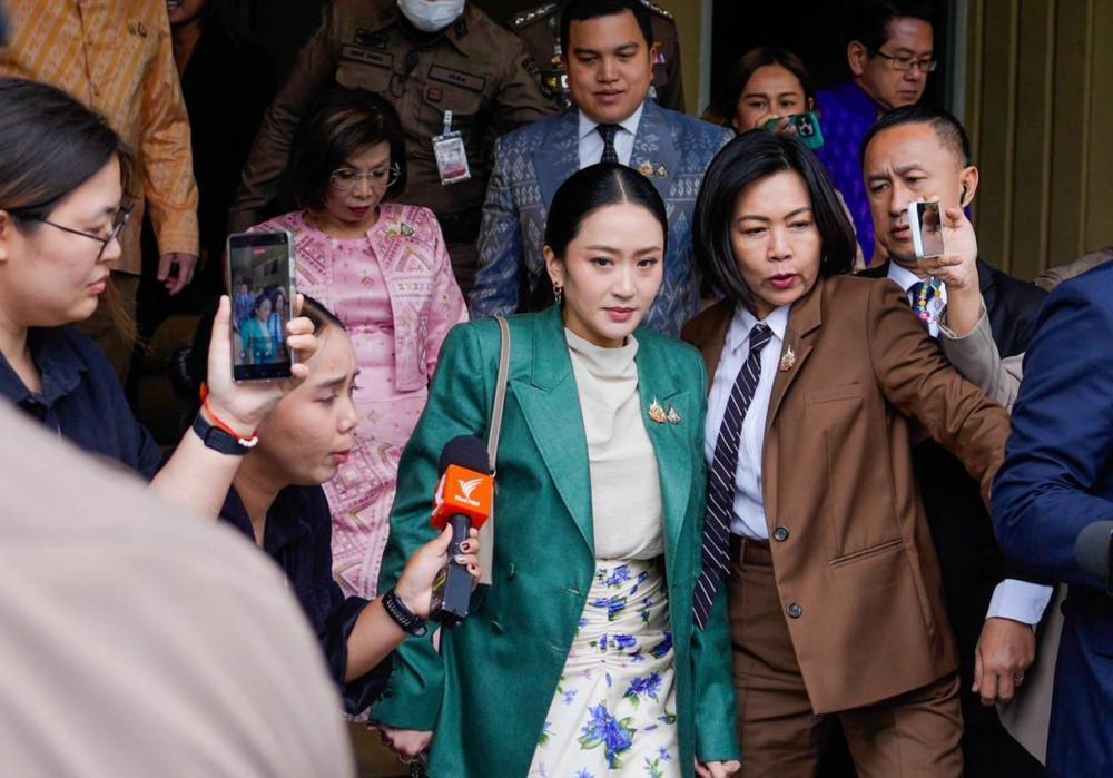 泰国女总理佩通坦遭解职