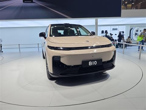 零跑亮相成都车展 第10000辆B01交付：B10新车漆免费送(图3)