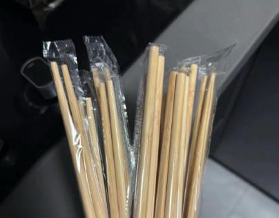 顾客起诉胖东来免费筷子无标签 工作人员：外包装上已标注信息(图1)