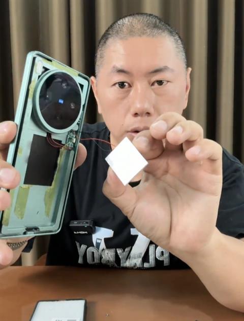 博主实测购买100块一台的智能手机：纯纯诈骗 屏幕只会亮没电图标(图4)