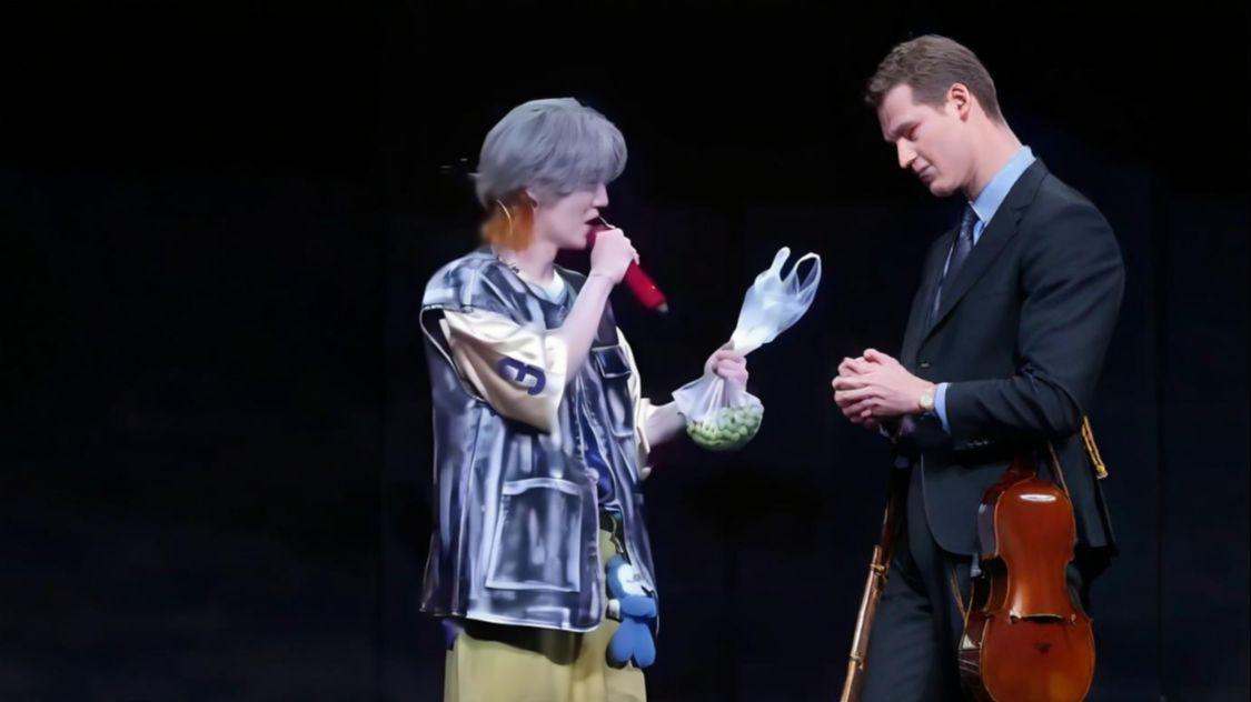 被鹿晗拿走莲子当事人回应:并未计划赠送