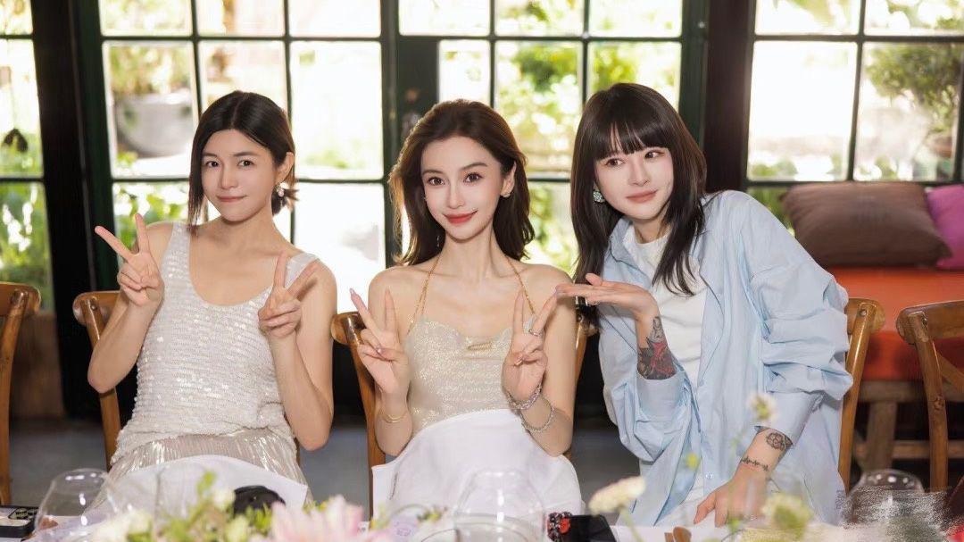 Angelababy参加闺蜜生日宴?无修生图状态非常好