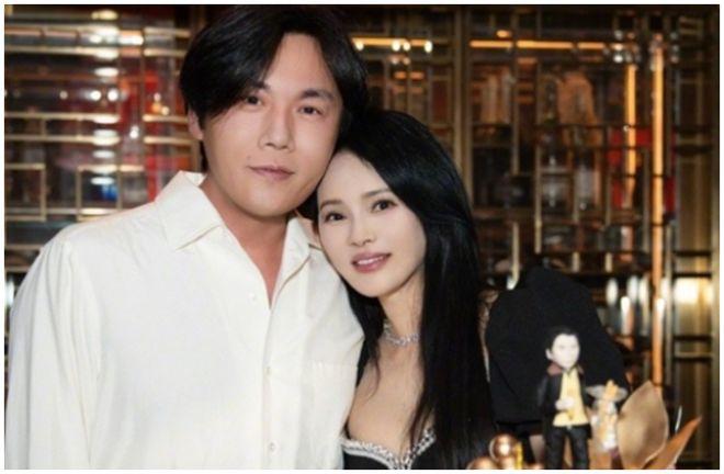 伊能静直播破婚变传言!秦昊:第一眼爱上胸部大