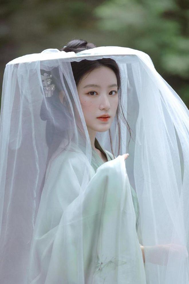 舒华汉服美照宛如仙女下凡?网友:快去拍古装剧