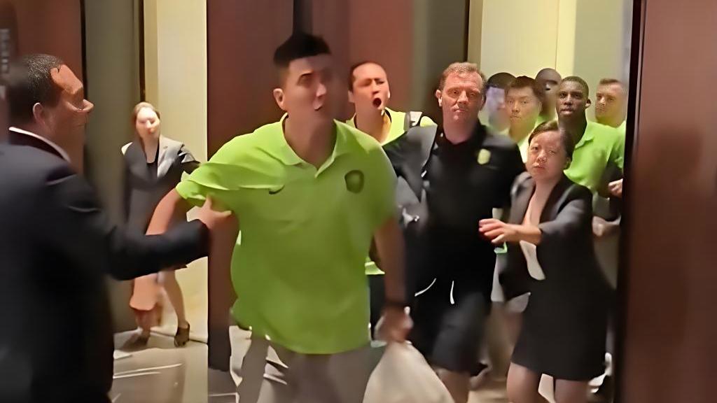 张玉宁为“与球迷起冲突”致歉