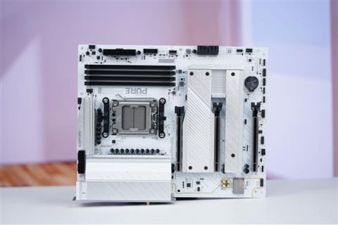 跑满AMDR99950X3D！蓝宝石PURE极地B850AWIFI主板图赏(图3)
