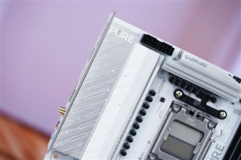 跑满AMDR99950X3D！蓝宝石PURE极地B850AWIFI主板图赏(图6)