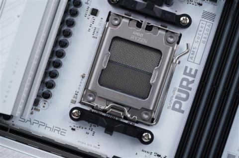 跑满AMDR99950X3D！蓝宝石PURE极地B850AWIFI主板图赏(图7)