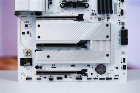 跑满AMDR99950X3D！蓝宝石PURE极地B850AWIFI主板图赏(图11)