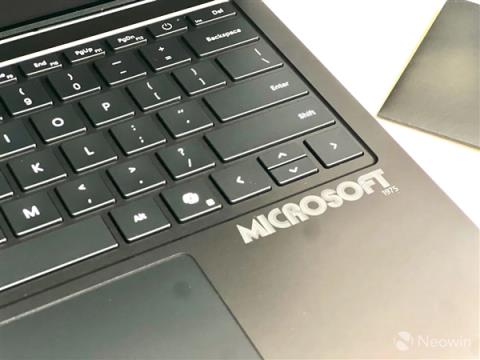 微软走过半个世纪：老外开箱SurfaceLaptop50周年纪念版(图3)