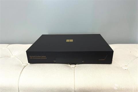 微软走过半个世纪：老外开箱SurfaceLaptop50周年纪念版(图5)