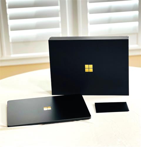微软走过半个世纪：老外开箱SurfaceLaptop50周年纪念版(图6)