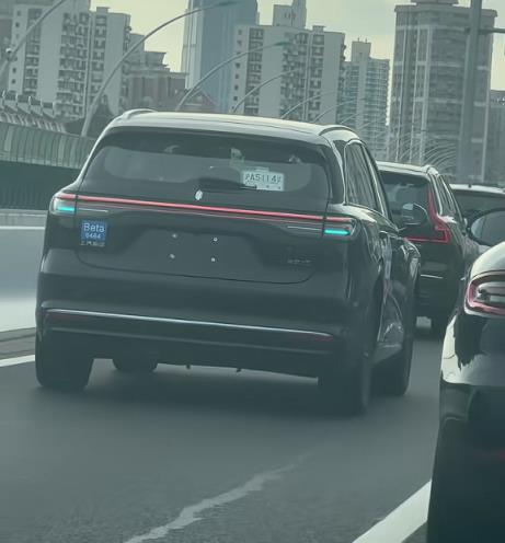 或将改写15万级家用SUV市场 尚界H5实车曝光：小蓝灯已点亮(图1)