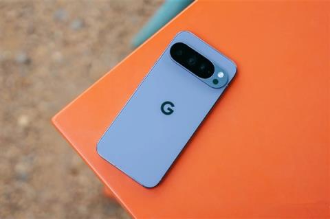 谷歌Pixel10上市即翻车：用户拿到手第二天手机就花屏(图1)
