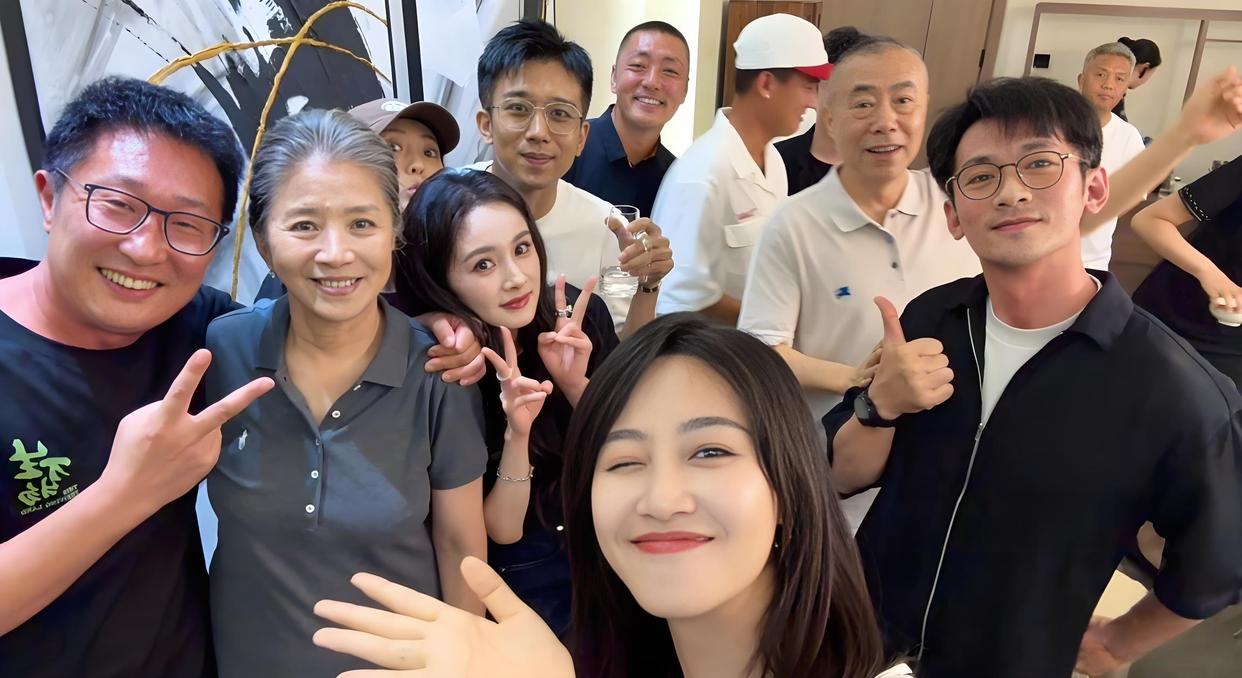 杨幂到底干啥了?邢菲“神仙姐妹情”引热议