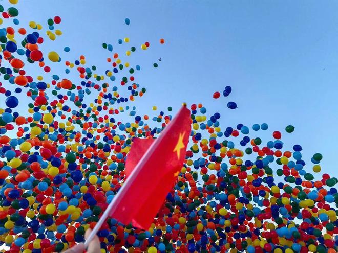 天安门广场放飞气球可完全降解