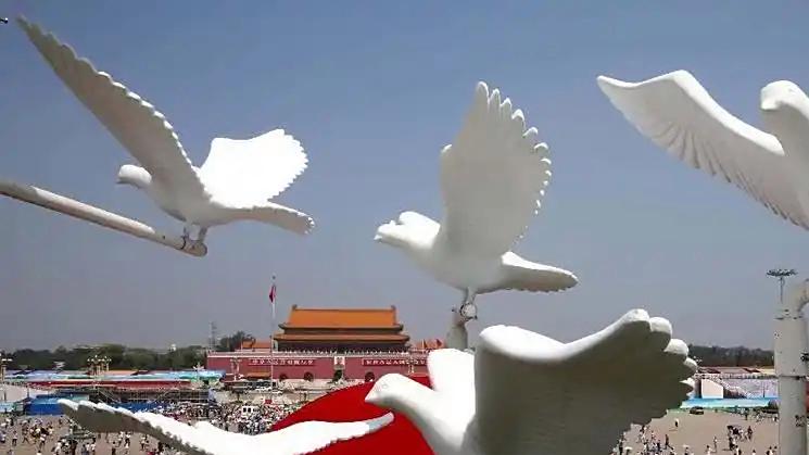 天安门广场放飞气球可完全降解