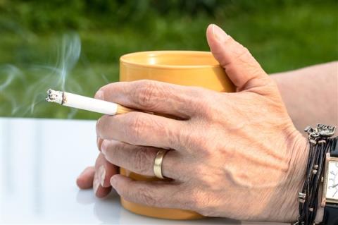 越早戒烟越健康！新研究：吸一支烟寿命平均缩短20分钟(图1)