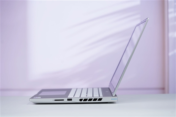 锐龙9 9850HX仅7999元!七彩虹MEOW橘宝R16 Ultra游戏本图赏-图9 锐龙9 9850HX仅7999元!七彩虹MEOW橘宝R16 Ultra游戏本图赏-图9