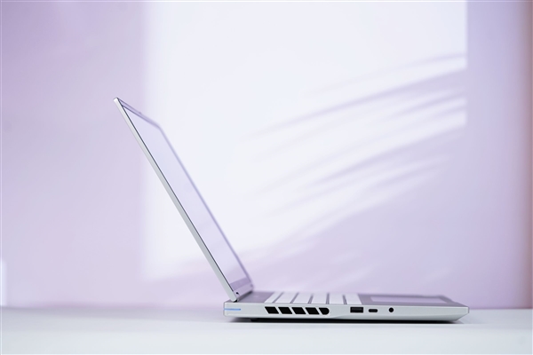 锐龙9 9850HX仅7999元!七彩虹MEOW橘宝R16 Ultra游戏本图赏-图10 锐龙9 9850HX仅7999元!七彩虹MEOW橘宝R16 Ultra游戏本图赏-图10