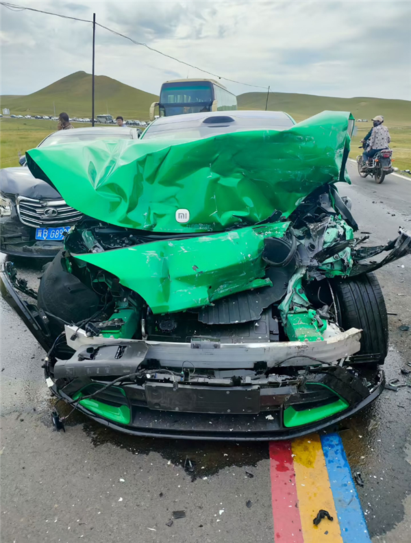 撞坏小米YU7等9辆车 水泥罐车被认定全责：无证驾驶、无保险