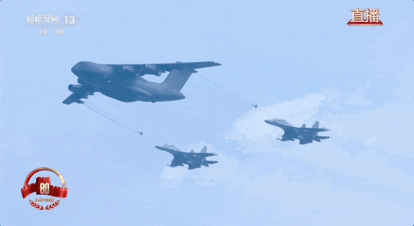 阅兵最帅女机长刷屏:为首批驾驶改装运-20的飞行员-图1 阅兵最帅女机长刷屏:为首批驾驶改装运-20的飞行员-图1