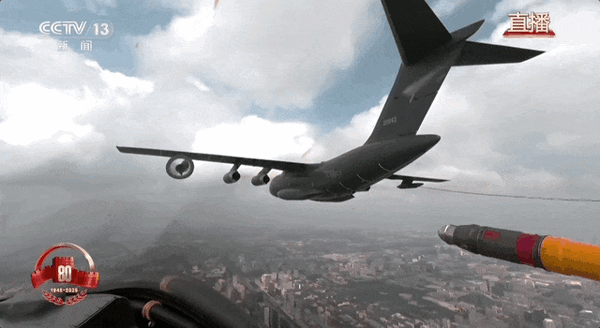 阅兵最帅女机长刷屏:为首批驾驶改装运-20的飞行员-图2 阅兵最帅女机长刷屏:为首批驾驶改装运-20的飞行员-图2