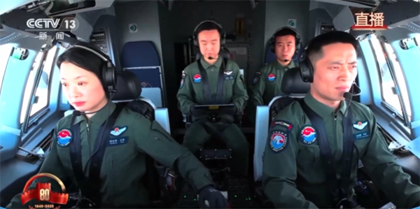 阅兵最帅女机长刷屏:为首批驾驶改装运-20的飞行员-图3 阅兵最帅女机长刷屏:为首批驾驶改装运-20的飞行员-图3