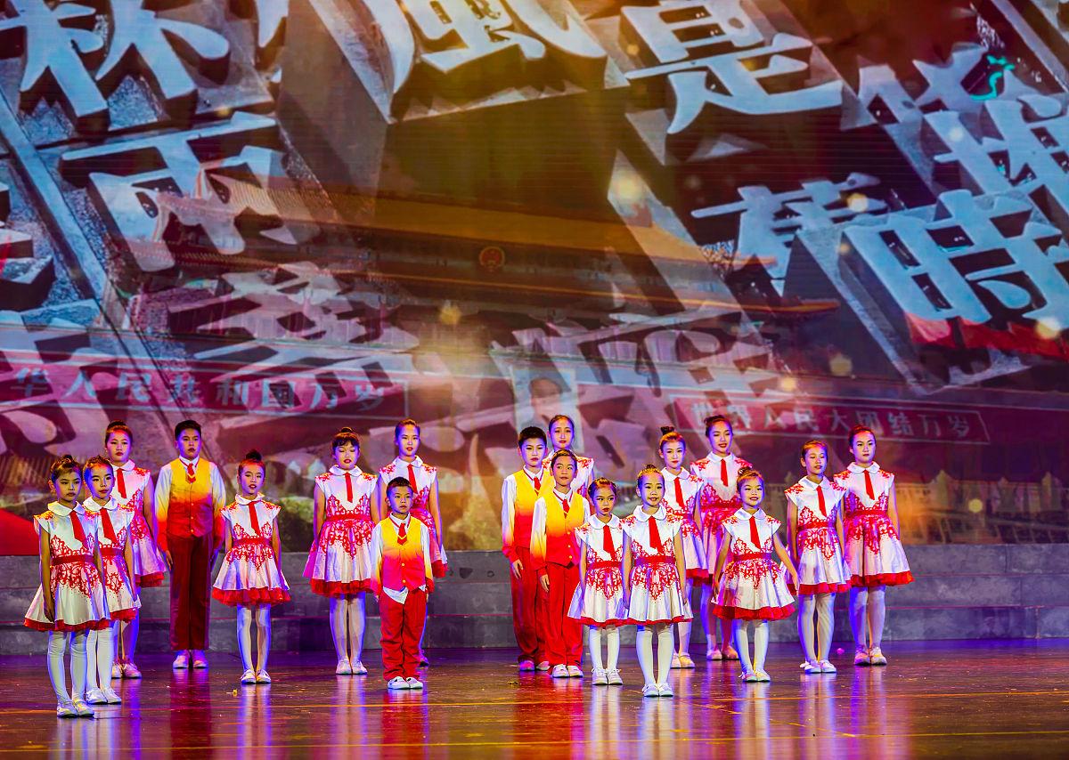 00后挑大梁:九三文艺晚会背后的青春中国启示录