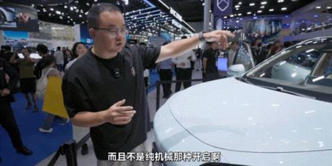 成都车展上的车企卖车有多拼 追到隔壁展台也要我留资(图4)