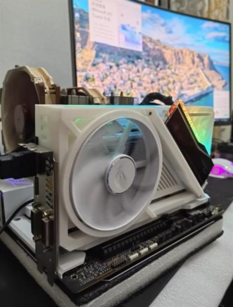 全球首个可以插DDR5内存的显卡！可惜只是个摆设(图4)