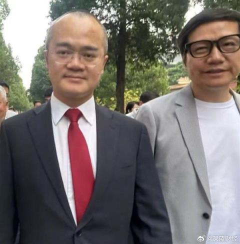 多位企业家参加阅兵观礼：美团王兴与雷军最新合照曝光 周鸿祎偶遇王小川(图2)