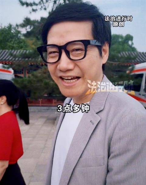 多位企业家参加阅兵观礼：美团王兴与雷军最新合照曝光 周鸿祎偶遇王小川(图7)