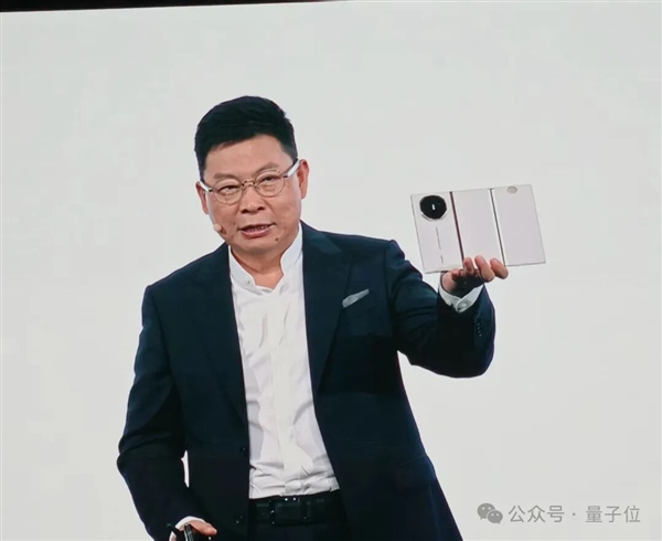 不藏了!最强麒麟9020高调加持 华为三折叠只卖1万8-图1 不藏了!最强麒麟9020高调加持 华为三折叠只卖1万8-图1