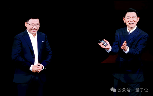 不藏了!最强麒麟9020高调加持 华为三折叠只卖1万8-图6 不藏了!最强麒麟9020高调加持 华为三折叠只卖1万8-图6