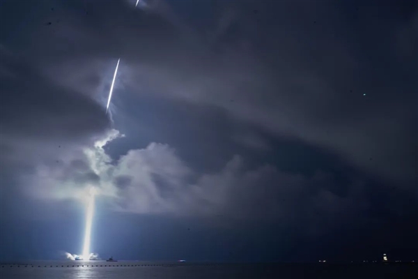 这个高铁站 出门就能看见火箭发射!-图4 这个高铁站 出门就能看见火箭发射!-图4