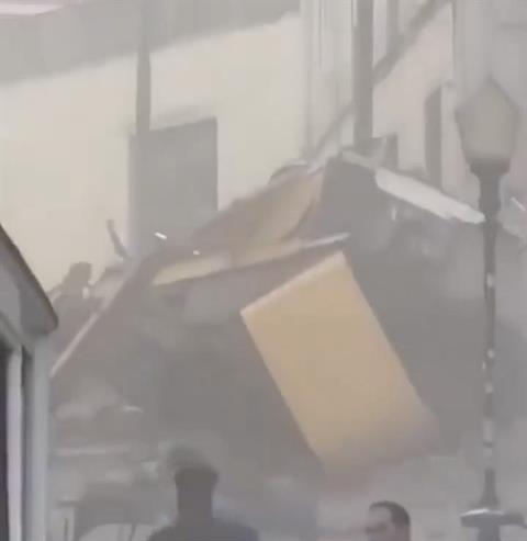 葡萄牙著名旅游景点 黄色历史缆车脱轨坠毁：至少15人死亡(图2)