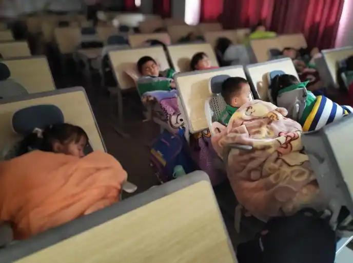 中小学生午休课桌椅有了国家标准