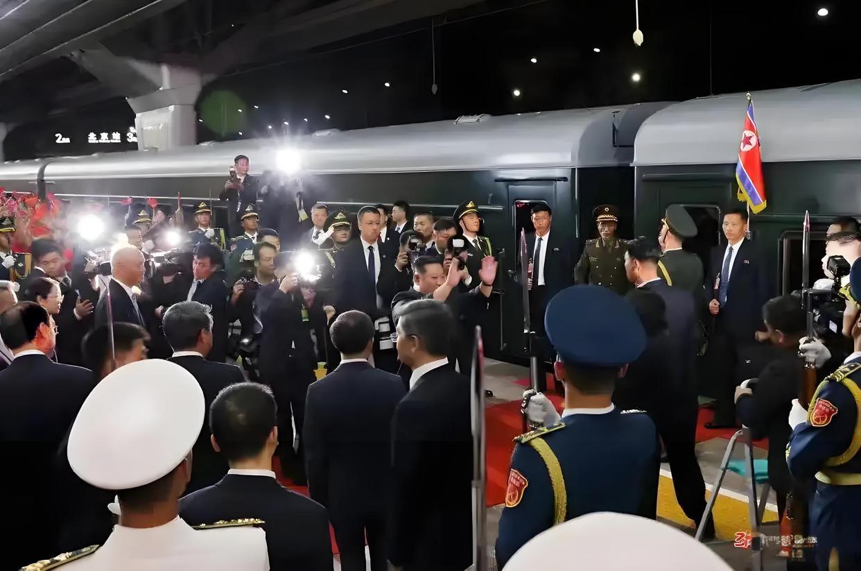 金正恩乘专列离京返程