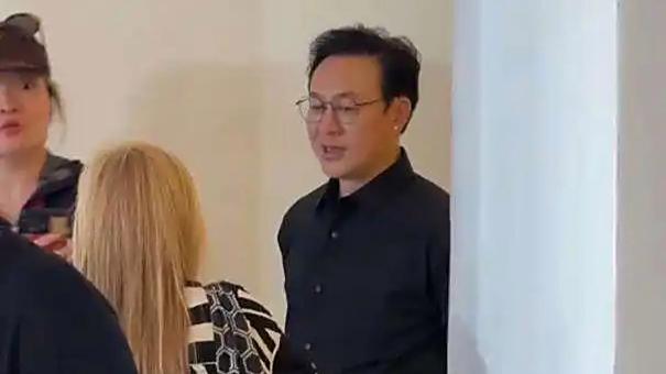 张颂文戴耳钉:打破“质朴演员”固有印象