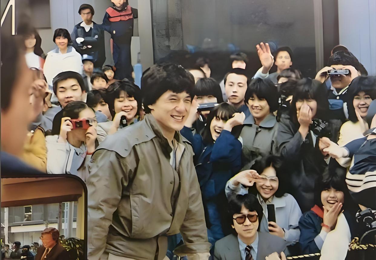 王晶曝成龙住酒店时睡地板