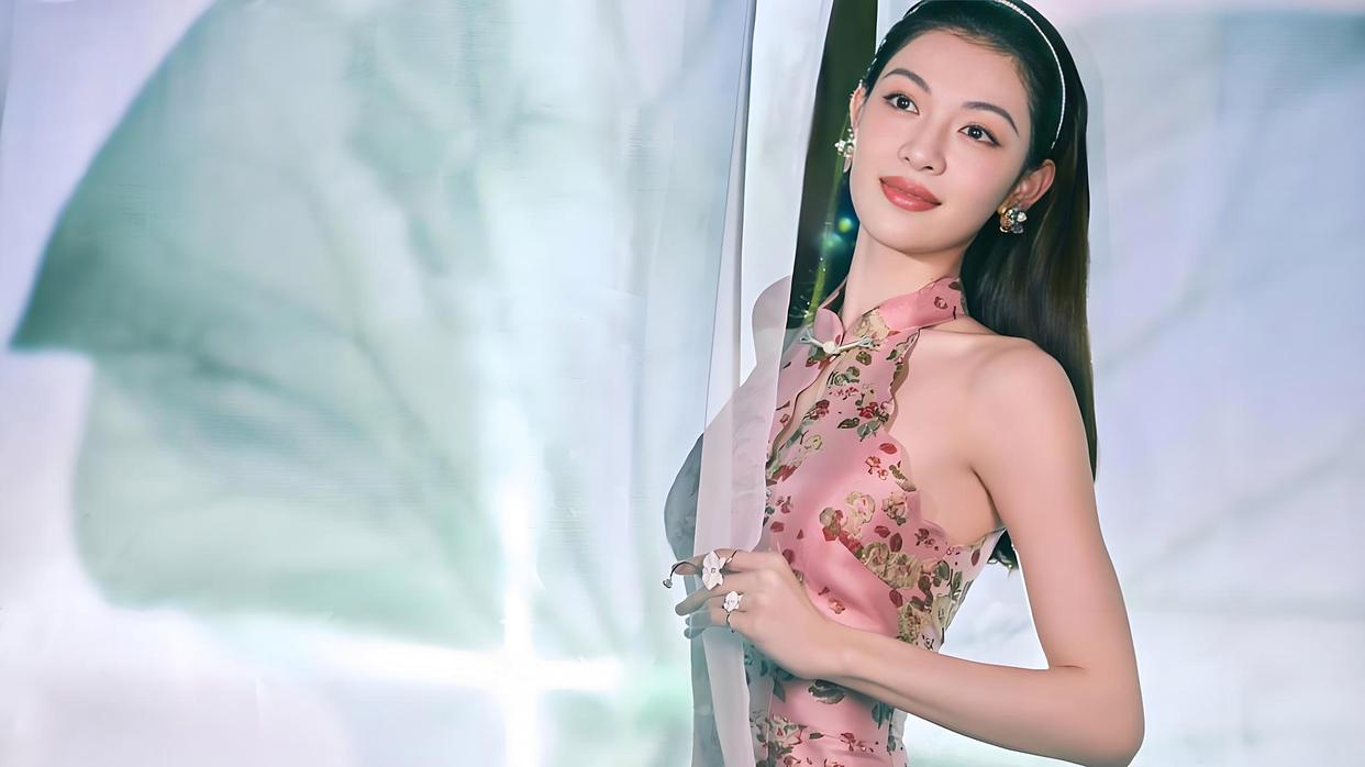 钟楚曦自己化妆:一年能省下来一套房