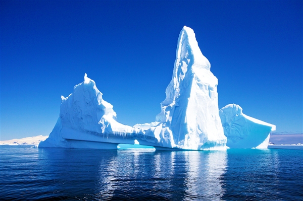 世界最大冰山解体:将在几周内变小到无法辨识-图1 世界最大冰山解体:将在几周内变小到无法辨识-图1