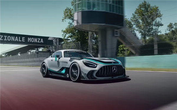 售价超560万 “迄今最强”AMG GT登场:4.0升双涡轮V8!-图4 售价超560万 “迄今最强”AMG GT登场:4.0升双涡轮V8!-图4