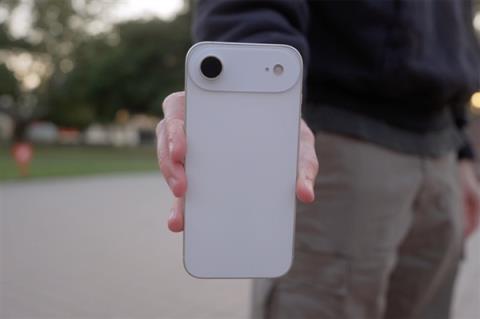 苹果首发！曝iPhone17系列国行版将落地eSIM(图2)