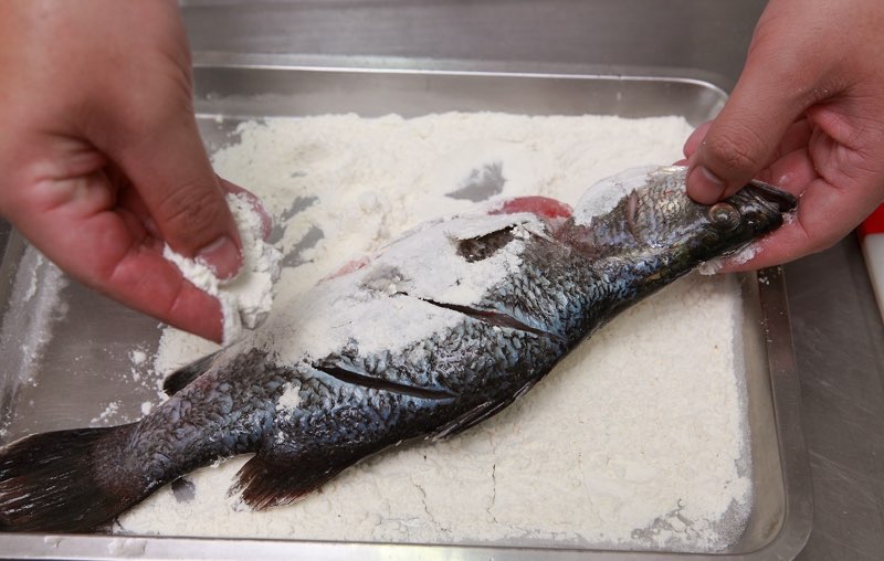 怎么煎鱼不粘锅不掉皮?煎鱼不破皮技巧-图10 怎么煎鱼不粘锅不掉皮?煎鱼不破皮技巧-图10