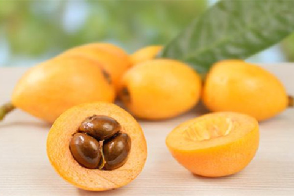 枇杷的功效和作用?枇杷是上火的还是去火的-图1 枇杷的功效和作用?枇杷是上火的还是去火的-图1