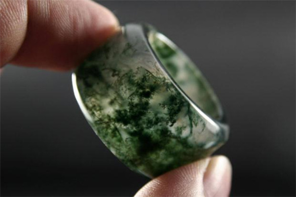 水草玛瑙适合什么人戴?水草玛瑙适合女生戴吗-图2 水草玛瑙适合什么人戴?水草玛瑙适合女生戴吗-图2